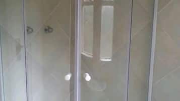 Standard Room | Bathroom