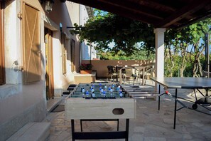 تناول الطعام بالخارج