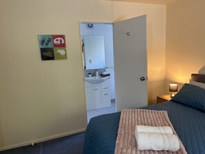 1 makuuhuone, silitysrauta/-lauta, ilmainen Wi-Fi, vuodevaatteet