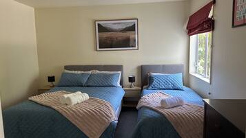 1 chambre, fer et planche Ă repasser, Wi-Fi gratuit, draps fournis