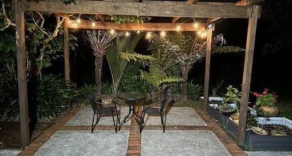 New Lynn Self-Contained Unit near Golf Course.