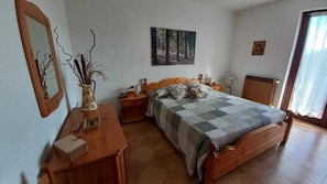 2 bedrooms, iron/ironing board, travel crib, free WiFi