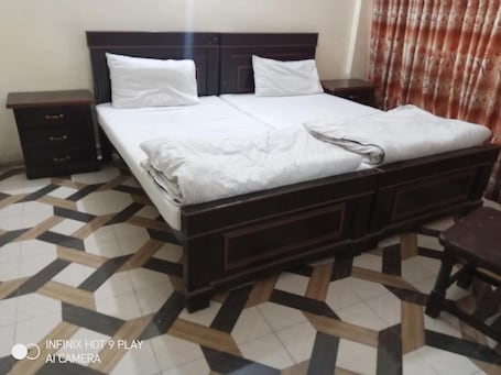 Room | Soundproofing, iron/ironing board, free WiFi