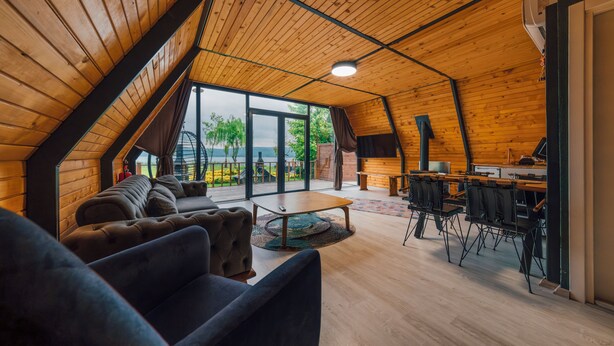 Classic Bungalow, 1 Bedroom, Smoking, Lake View | Living area | Fireplace - Kurtköy Park Bungalov Evleri (Sapanca)