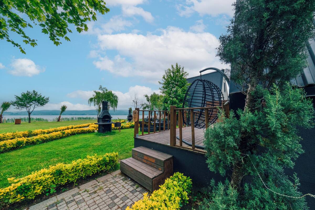 Classic-Bungalow, 1 Schlafzimmer, Raucher, Seeblick | 1 Schlafzimmer, Schreibtisch