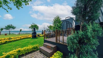 Classic Bungalow, 1 Bedroom, Smoking, Lake View | 1 bedroom, desk