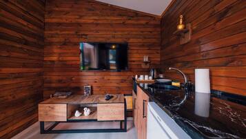 Classic Room, Smoking, Kitchenette | Private kitchen | Mini-fridge, cookware/dishes/utensils, spices, paper towels