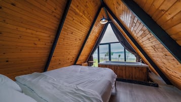 Classic Bungalow, 1 Bedroom, Smoking, Lake View | 1 bedroom, desk