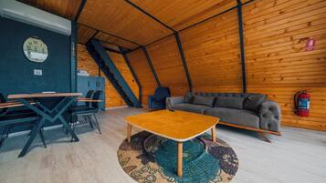 Classic Bungalow, 1 Bedroom, Smoking, Lake View | 1 bedroom, desk