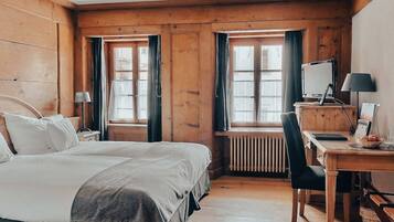 Deluxe Double Room | In-room safe, individually decorated, individually furnished, desk