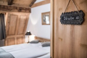 Habitación doble Deluxe | Caja de seguridad en la habitación y decoración personalizada 