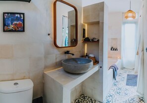 Dusche, Haartrockner, Bidet, Handtücher