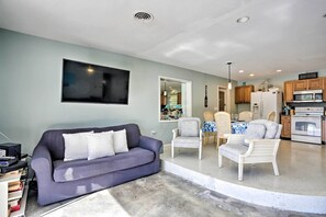 Interior - Cape Coral Waterfront Getaway w/ Kayaks & Bikes! (Cape Coral)