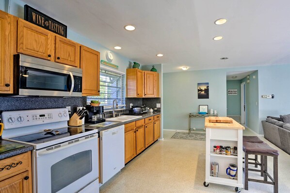 Interior - Cape Coral Waterfront Getaway w/ Kayaks & Bikes! (Cape Coral)