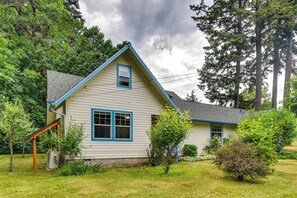 House (4 Bedrooms) | Interior - Downtown Home w/ Patio - Walk to Shops & Dining! (Stevenson)