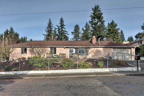 House (2 Bedrooms) | Interior - Seattle Area Getaway ~ 5 Mi to Puget Sound! (Mountlake Terrace)
