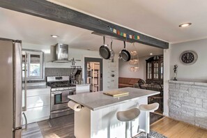 House (2 Bedrooms) | Interior - Seattle Area Getaway ~ 5 Mi to Puget Sound! (Mountlake Terrace)