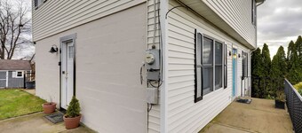 บ้าน Comfy Tiverton ใกล้ Newport & Beaches!