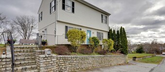 Comfy Tiverton Home Near Newport & Beaches!