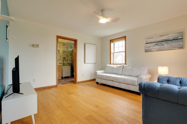 House (2 Bedrooms) | Interior - Comfy Tiverton Home Near Newport & Beaches! (Tiverton)