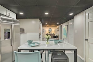 Apartment (1 Bedroom) | Interior - Modern Apartment: 6 Mi to Stone Mountain Park (Stone Mountain)