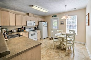 Cottage (3 Bedrooms) | Interior - Oak Island Cottage - Walk to Beach & Intracoastal! (Oak Island)