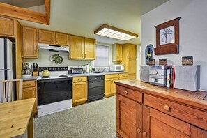 Cottage (1 Bedroom) | Interior - Charming Surf City Cottage - Steps to Beach & Bay! (Beach Haven)