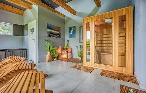 Cozy home in Taszów with sauna