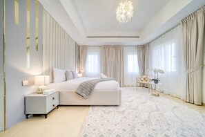 3 bedrooms, in-room safe, iron/ironing board, free WiFi - Luxury 3BR Villa with Assistant’s Room at Alvorada 4 Arabian Ranches by Deluxe Holiday Homes (Dubai)