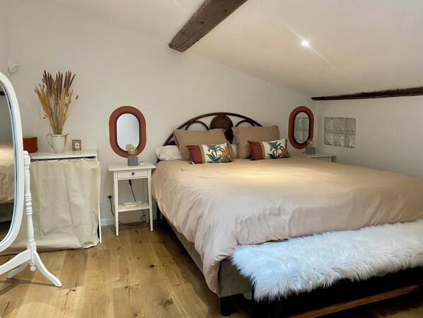 1 bedroom, travel cot, free WiFi, bed sheets