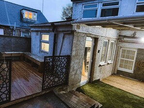 Exterior detail - Elite Elegan2-Bed-2-Bathrooms-Apartment In Sheffield  (Sheffield)