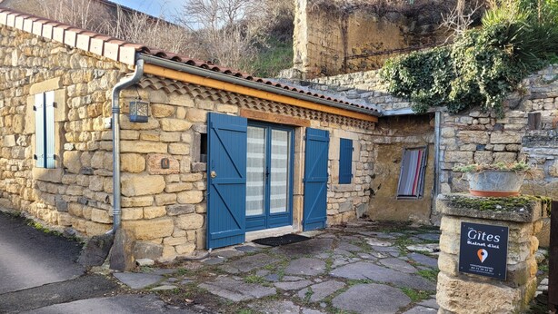 Exterior detail - Mini Gite de 20 m2 Dans Village Auvergnat (Saint-Saturnin)