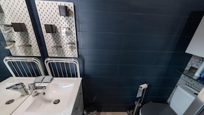 Bathroom - Mini Gite de 20 m2 Dans Village Auvergnat (Saint-Saturnin)