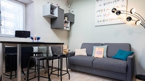 Living area - Mini Gite de 20 m2 Dans Village Auvergnat (Saint-Saturnin)