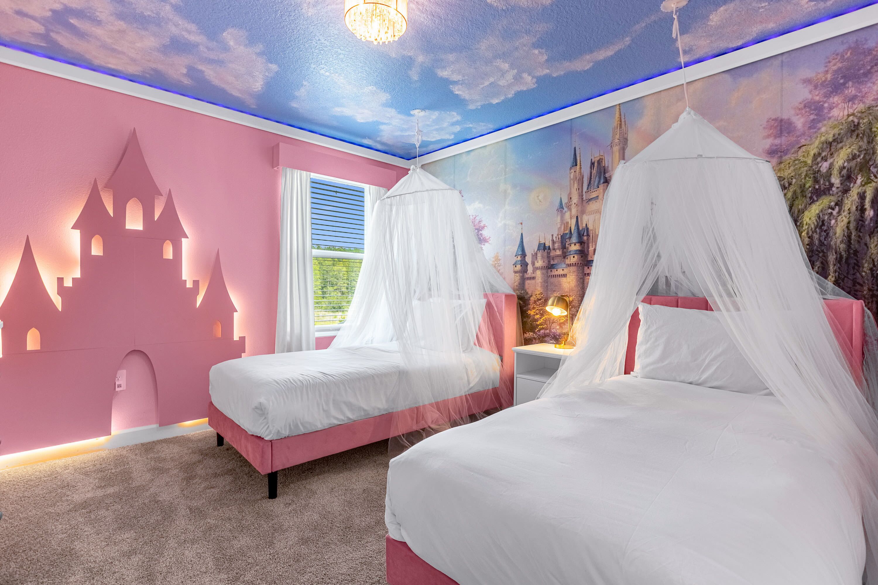 Upstay - Lakeview Mansion w Pool, Spa and Cinema