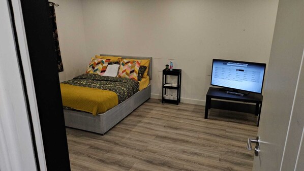 5 chambres, fer et planche à repasser, Wi-Fi, draps fournis