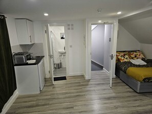 5 quartos, ferros/tábuas de passar roupa, Wi-Fi, roupa de cama