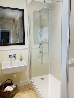 Shower, hair dryer, towels, soap - Unique Jacobean Farmhouse, pet friendly  in St Mawes
 (Truro)