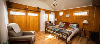 Ruby’s Red Cabin Hot Tub Nature Horses Indy