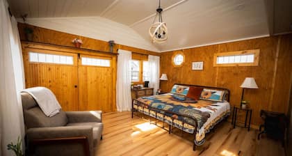 Ruby’s Red Cabin Hot Tub Nature Horses Indy