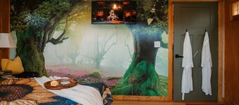 Ruby’s Red Cabin Hot Tub Nature Horses Indy