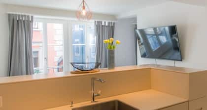 Amazing oldtown location by Airhome 1st floor