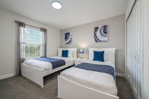 4 bedrooms, iron/ironing board, WiFi, bed sheets - Last Minute Disney Getaway! Townhouse with Private Pool. Book Now! #104039 (Orlando)