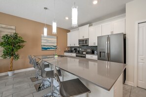 Fridge, microwave, oven, stovetop - Last Minute Disney Getaway! Townhouse with Private Pool. Book Now! #104039 (Orlando)