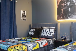 4 bedrooms, iron/ironing board, WiFi, bed sheets - Last Minute Disney Getaway! Private Pool & Themed Bedrooms. Book Now! #104141 (Orlando)