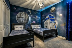 6 bedrooms, iron/ironing board, WiFi, bed sheets