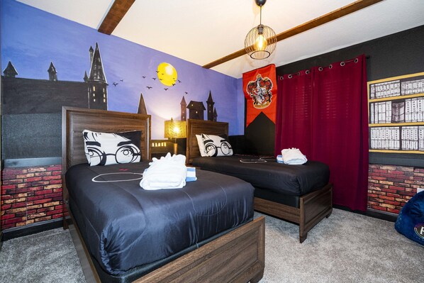 4 habitaciones, tabla de planchar con plancha, wifi y ropa de cama 