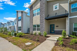 Exterior - Last Minute Disney Getaway! Private Pool & Themed Bedrooms. Book Now! #107441 (Orlando)