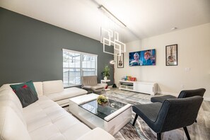 Smart TV - Last Minute Disney Getaway! Townhouse with Private Pool. Book Now! #108087 (Orlando)