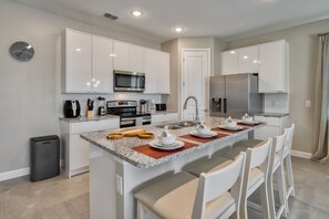 Fridge, microwave, oven, stovetop - Last Minute Disney Getaway! Private Pool & Themed Bedrooms. Book Now! #81921 (Orlando)